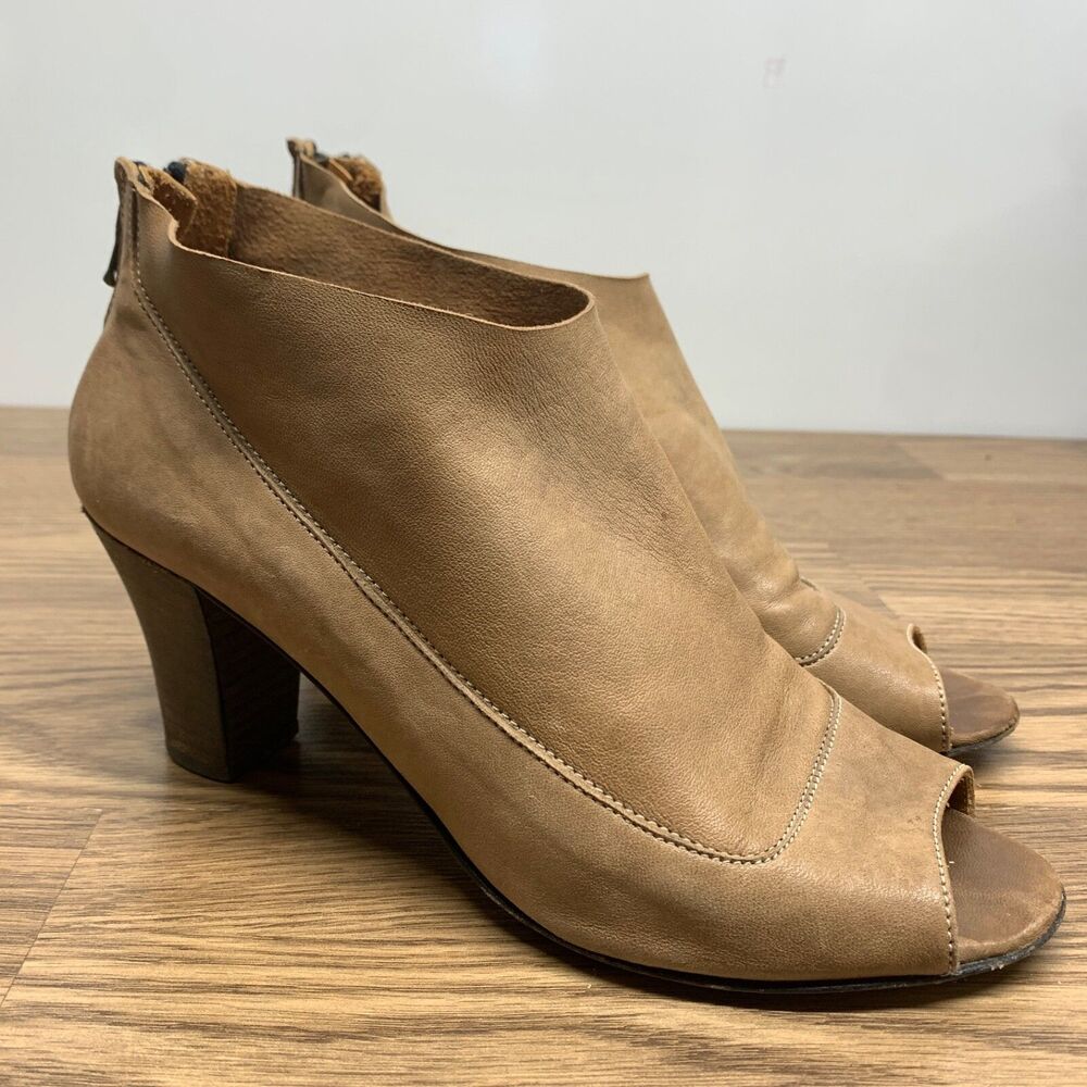 Gidigio Tan / Beige Soft Leather Peep Toe Heels‎ Shoes 9 US  Size 39 Italy